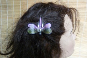 Barrette "libellule " féerique cuir violette et verte